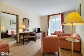 Отель Hotel Wisła Premium Висла Номер Делюкс с кроватью размера «king-size» (для 2 взрослых и 1 ребенка)-5
